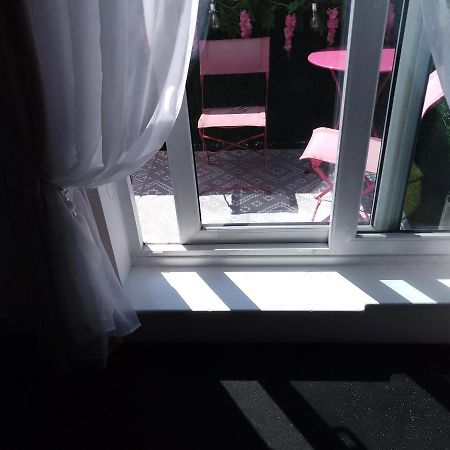 Bed And Breakfast Double Room Chester City Centre, Free Parking Bagian luar foto