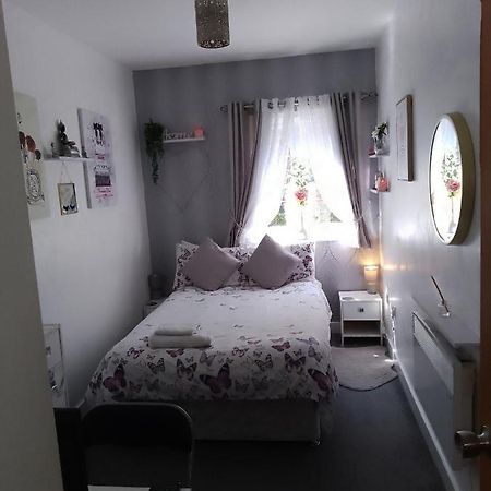 Bed And Breakfast Double Room Chester City Centre, Free Parking Bagian luar foto