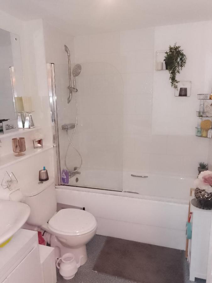 Bed And Breakfast Double Room Chester City Centre, Free Parking Bagian luar foto