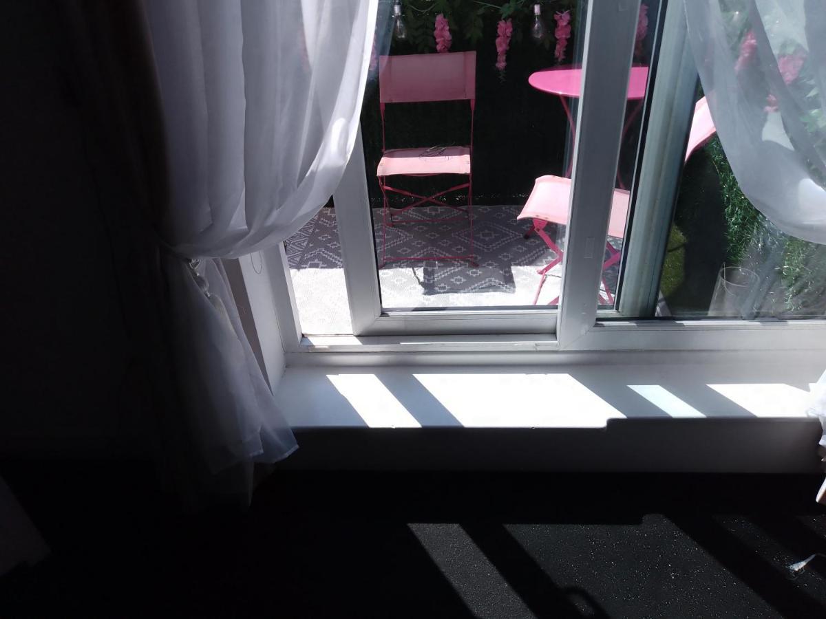 Bed And Breakfast Double Room Chester City Centre, Free Parking Bagian luar foto
