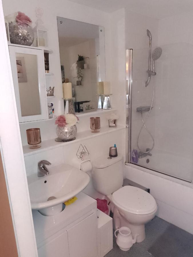 Bed And Breakfast Double Room Chester City Centre, Free Parking Bagian luar foto